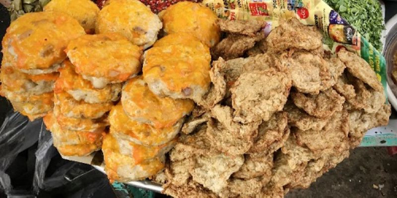 Chả cá chiên vàng giòn – yếu tố quyết định hương vị món bánh canh