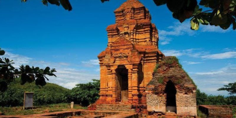 Chạm khắc tinh xảo trên tường tháp