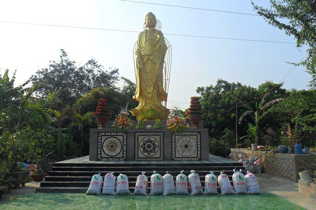 Chùa Phước Long hoà quyện giữa sông nước và không gian thiền định