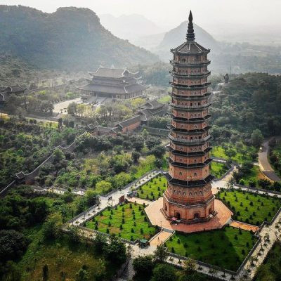 Giếng Ngọc với làn nước trong xanh