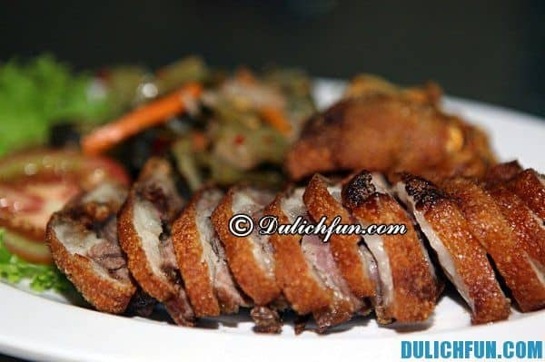 Giò heo ăn kèm dưa chua