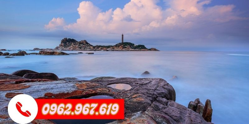 Hải đăng Kê Gà kỳ vĩ