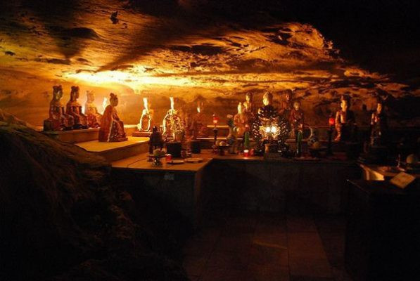 Hang Sáng, Động Tối hùng vĩ mê hoặc lòng người