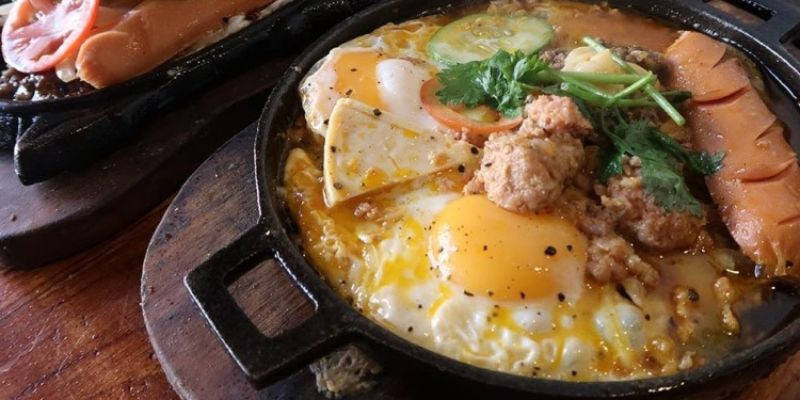 Hương vị bánh mì chảo đậm đà của quán cô Hồng