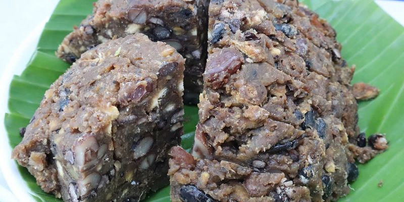 Khoai lang hầm Phan Thiết – tuổi thơ gói trọn trong lá chuối