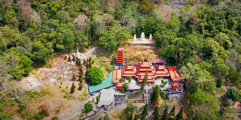 Khung cảnh thiên nhiên thanh bình tại Núi Tà Cú