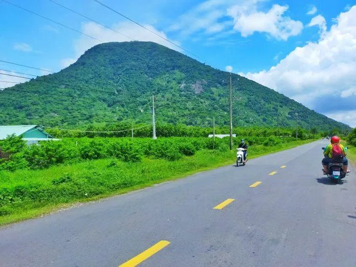 Lộ trình từ TP.HCM đến Chùa Bà Châu Đốc rất thuận tiện