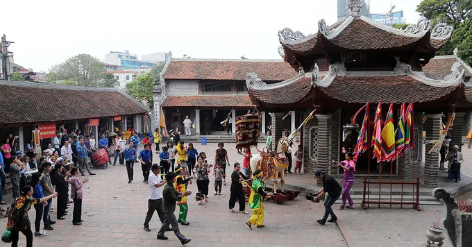 Lối vào thanh lịch của Chùa Láng