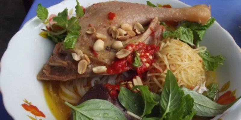 Nguyên liệu phong phú, hương vị đậm đà tại quán Dì Liên.