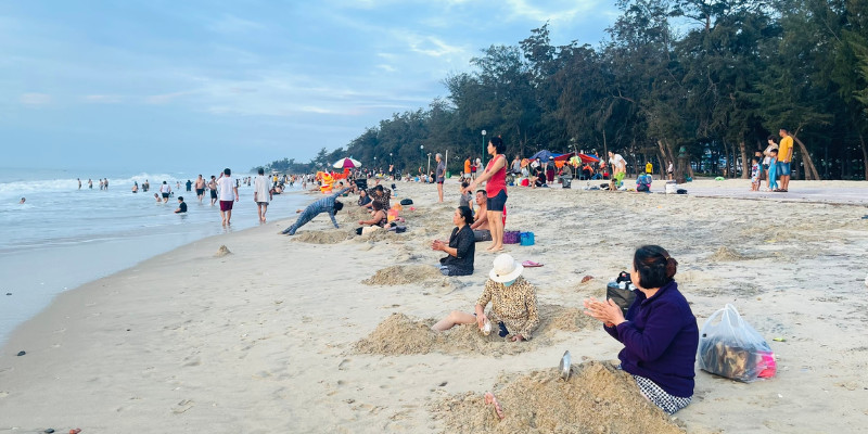 Những hoạt động vui chơi náo nhiệt tại bãi biển Đồi Dương