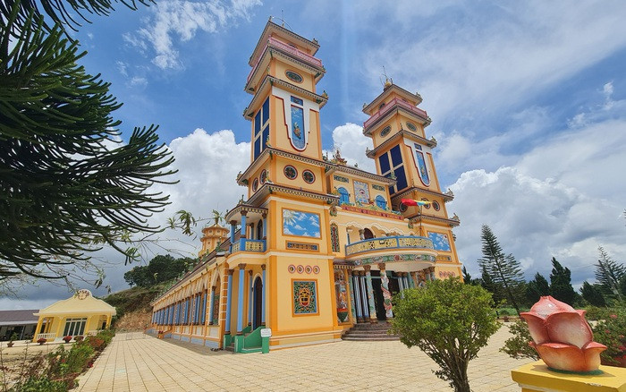 Thánh Thất Dương Đông – Ngôi chùa độc đáo của Đạo Cao Đài